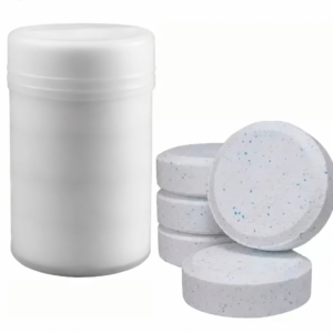 Cloro en pastillas multiacción: cinco pastillas de 200 g y envase blanco